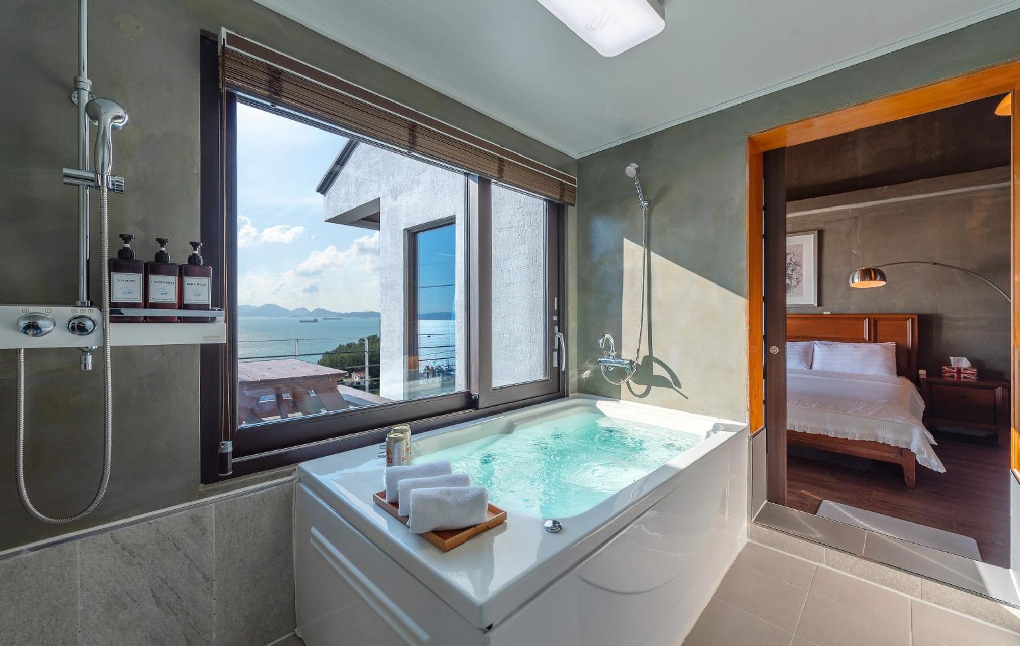 Namhae Whale'S Dream Villa Room photo